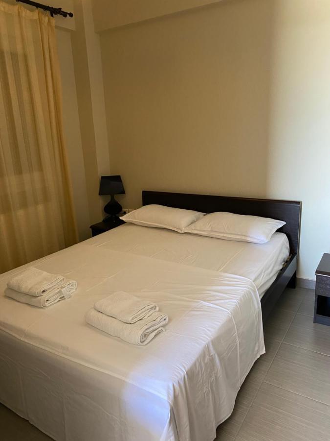 Vasilia Apartment Nea Iraklia Bagian luar foto