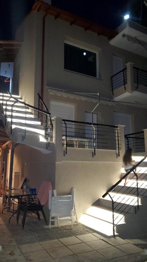 Vasilia Apartment Nea Iraklia Bagian luar foto