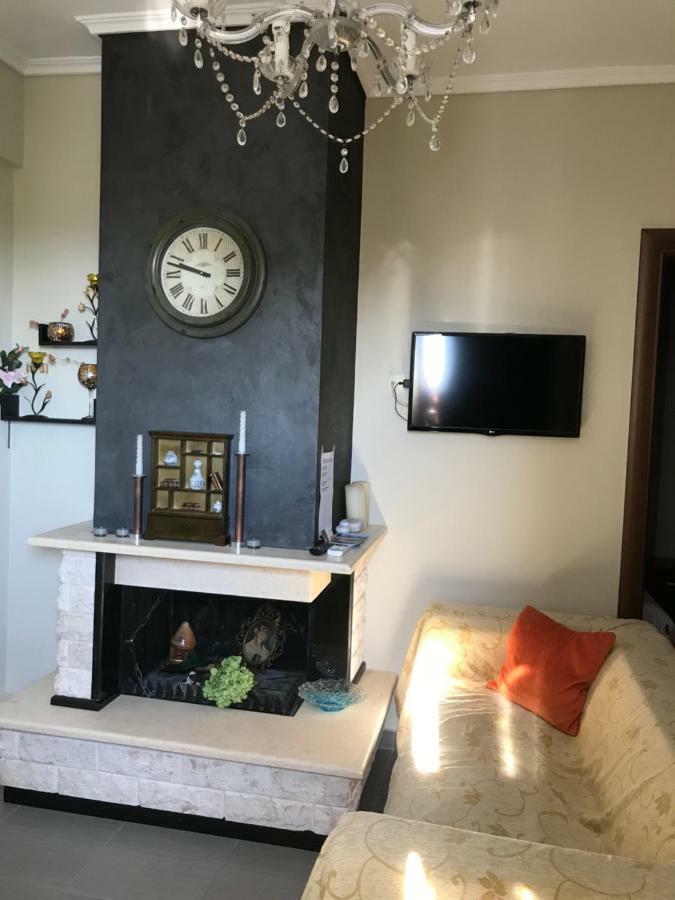 Vasilia Apartment Nea Iraklia Bagian luar foto